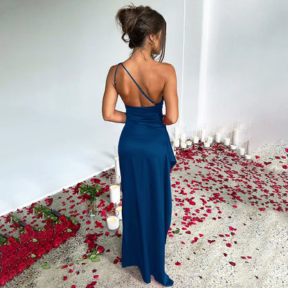 Satin-Maxikleid mit One-Shoulder-Ausschnitt & Beinschlitz