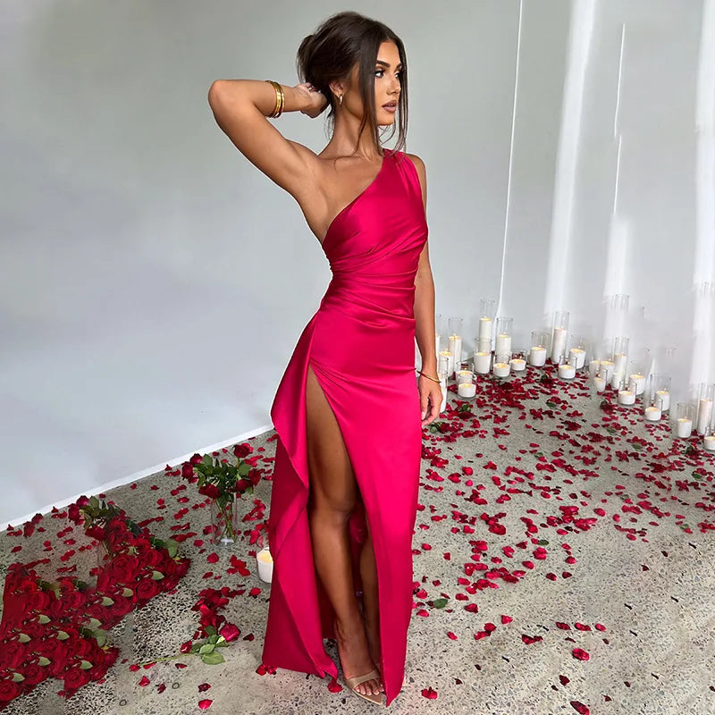 Satin-Maxikleid mit One-Shoulder-Ausschnitt & Beinschlitz