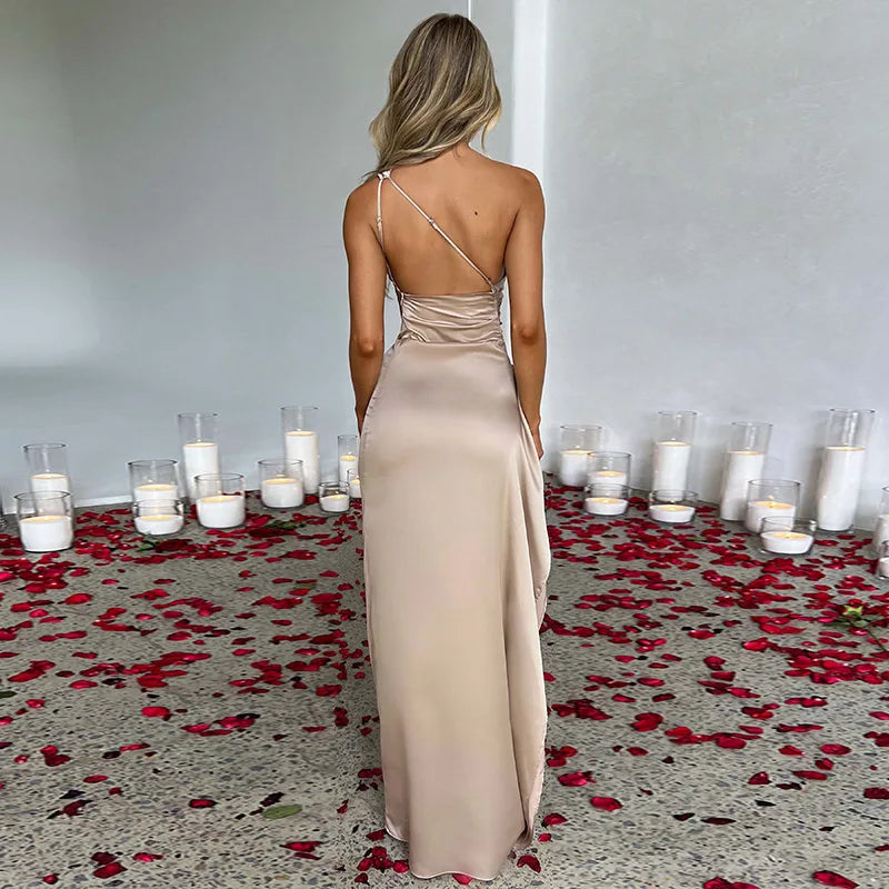 Satin-Maxikleid mit One-Shoulder-Ausschnitt & Beinschlitz