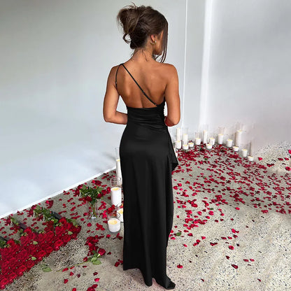 Satin-Maxikleid mit One-Shoulder-Ausschnitt & Beinschlitz