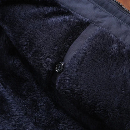 Dicke Winterjacke mit Kapuze & vielen Taschen