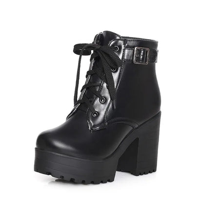 Edle Schnürstiefeletten mit quadratischem Absatz und auffälliger Schnalle Boots 72.99 Boots, Damen JLR Design