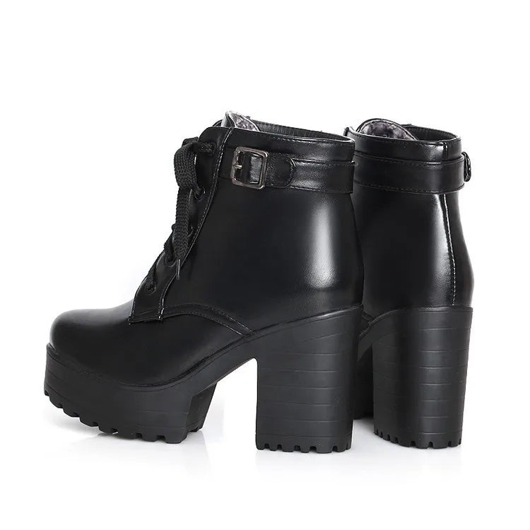 Edle Schnürstiefeletten mit quadratischem Absatz und auffälliger Schnalle Boots 72.99 Boots, Damen JLR Design