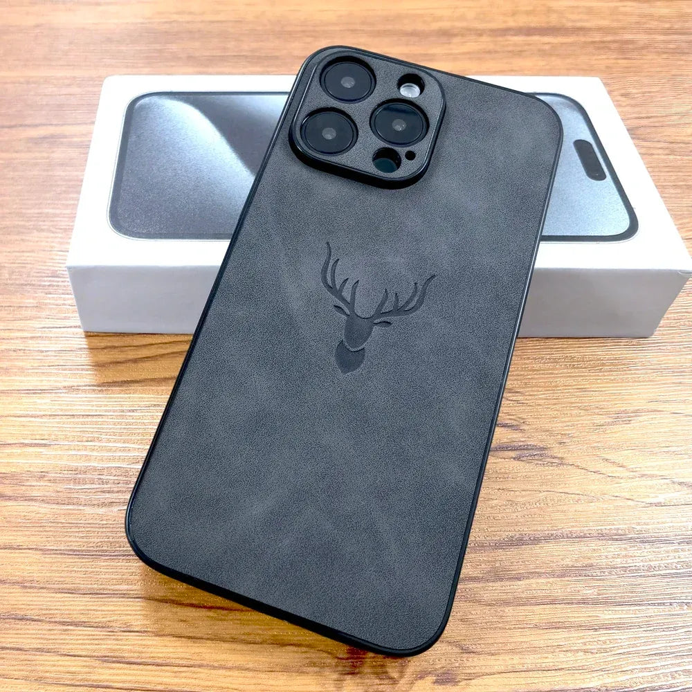 elegante-lederhulle-mit-hirschmotiv-fur-iphone-12-13-14-15-16-minipluspropromax-handyhulle-jlr-design-94644 - JLR Design