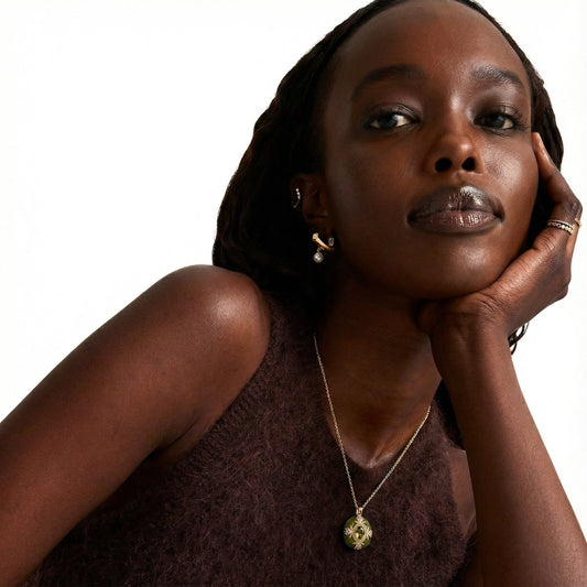 Emerald Empress Medaillon – Vintage Smaragd-Grün & 18K Gold-Glow