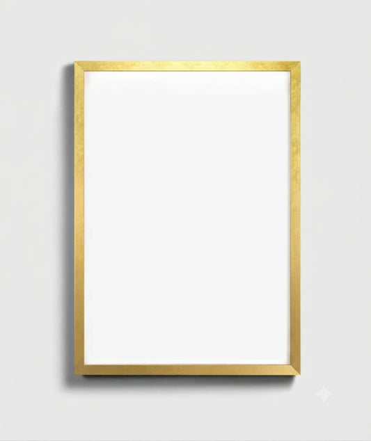 Personalisiertes Framed Poster | Wunschfoto im goldenen Galerie-Rahmen