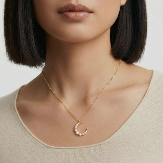 Luna Pearl Crescent Necklace – Perlen-Mondsichel (18K Gold)