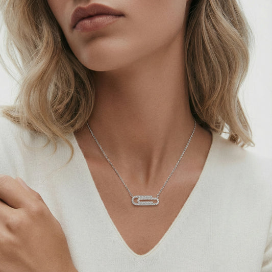 Luxe Oval Link Collier – Weißgold-Veredelung & Micro-Pavé-Geometrie