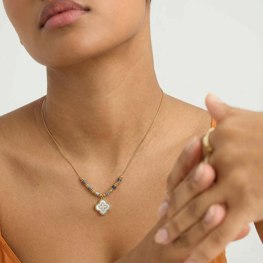 Mystic Clover Abalone Collier – Glücksbringer mit Perlmutt & 18K Gold