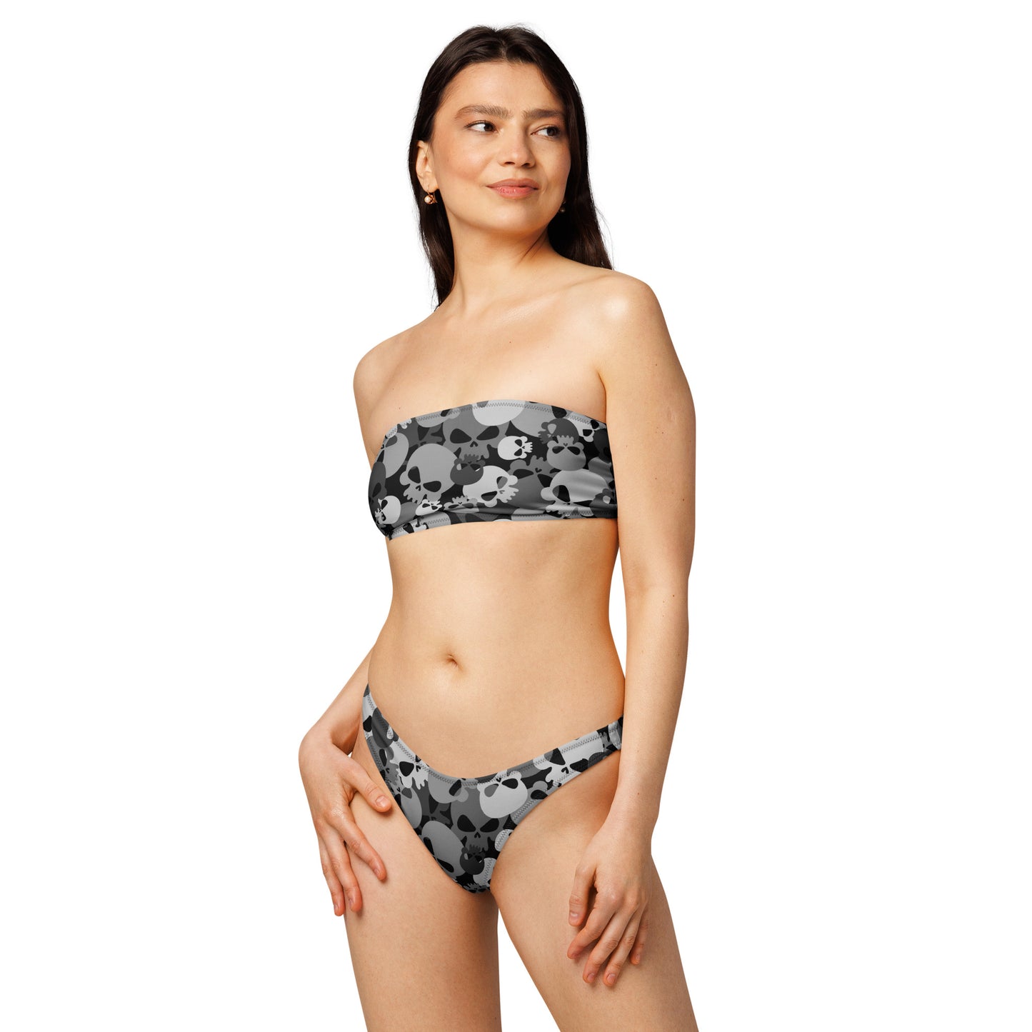 nachhaltiger-bandeau-bikini-gray-skull-recyceltes-material-mit-allover-druck-bikini-jlr-design-2 - JLR Design
