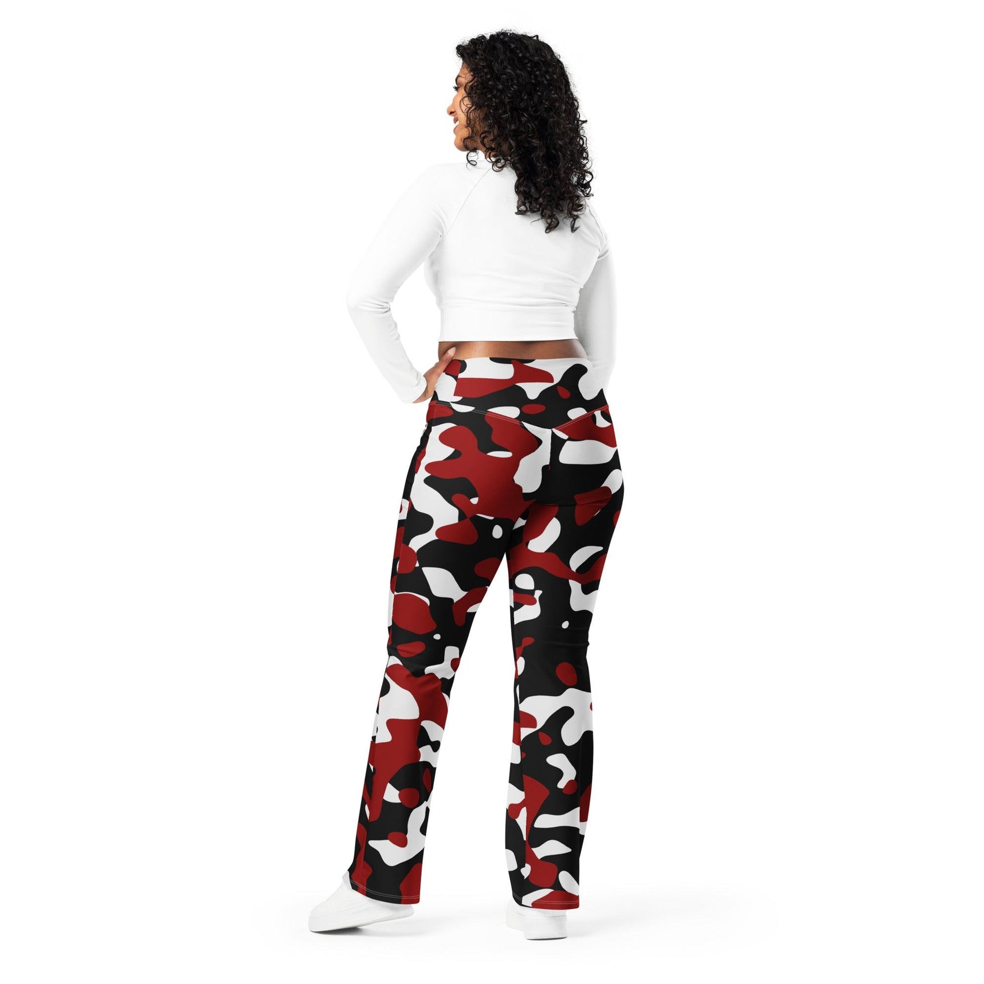 Schwarz Rot Weiß Camouflage High Waist Flare Leggings Flare Leggings 69.99 Camouflage, Flare, High, Leggings, rot, schwarz, Waist, Weiß JLR Design