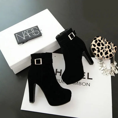 stylische-damen-winter-heels-mit-schnalle-and-absatz-high-heels-jlr-design-41311 - JLR Design