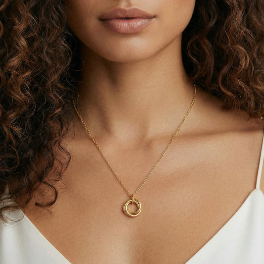 Twisted Harmony Necklace – 3-Ring Interlocking-Anhänger (18K Gold)