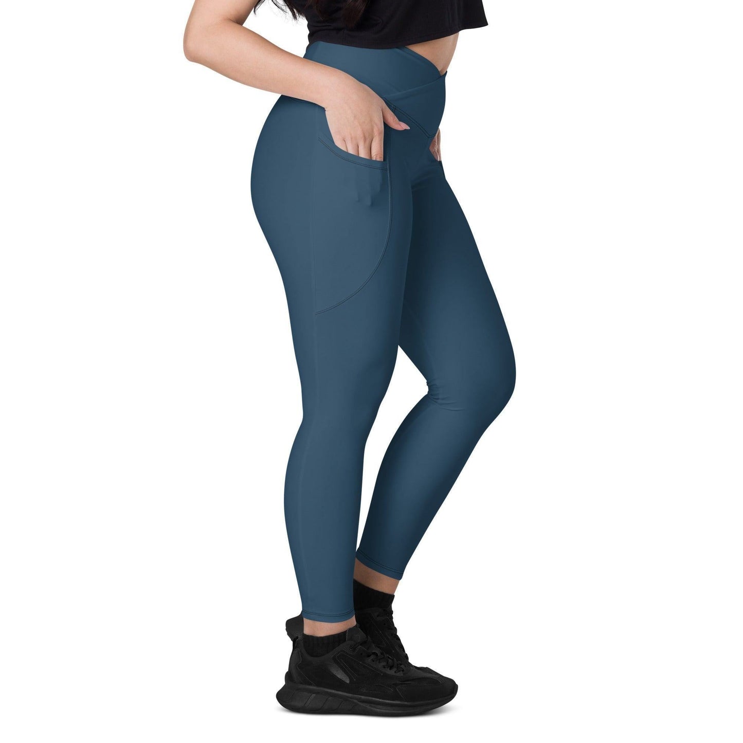 Arapawa Damen V-Bund Leggings mit Taschen V-Bund Leggings 59.99 1 Tasche auf jeder Seite, Arapawa, atmungsaktives Material, blau, blue, Damen, Design, einfarbig, Elastan, Fashion, Hoch tailliert, hoher Tragekomfort, Komfort, Mode, OEKOTEX100, Outfit, Polyester, schmeichelhafter Schnitt, Style, UPF50, V-Bund Leggings JLR Design