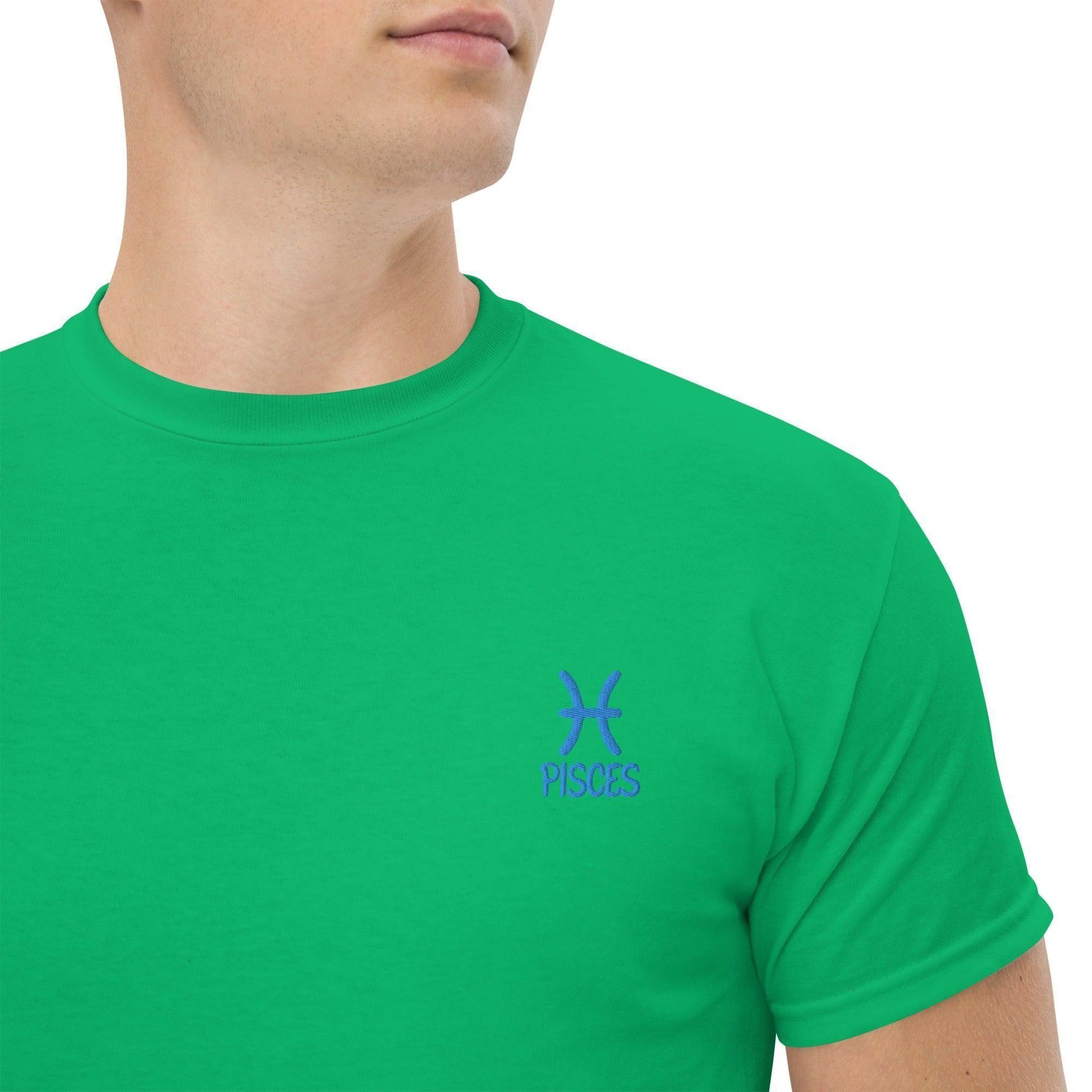Besticktes Sternzeichen Fische Herren T-Shirt -- Besticktes Sternzeichen Fische Herren T-Shirt - undefined T-Shirt | JLR Design