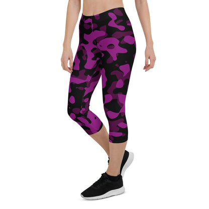 Black Violet Camouflage Damen Capri Leggings Capri Leggings 54.99 Alltag, bequem, Black, Camo, Camouflage, Capri, Damen, Design, Elastan, enganliegend, entspannen, Leggings, Mikrofasergarn, Mode, modisch, Muster, Outdoor, Passform, Pattern, Polyester, Schwarz, Sport, Stil, Style, Tarnmuster, USF50, verkürzt, vielseitig, Vier-Wege-Stretch, Violet JLR Design