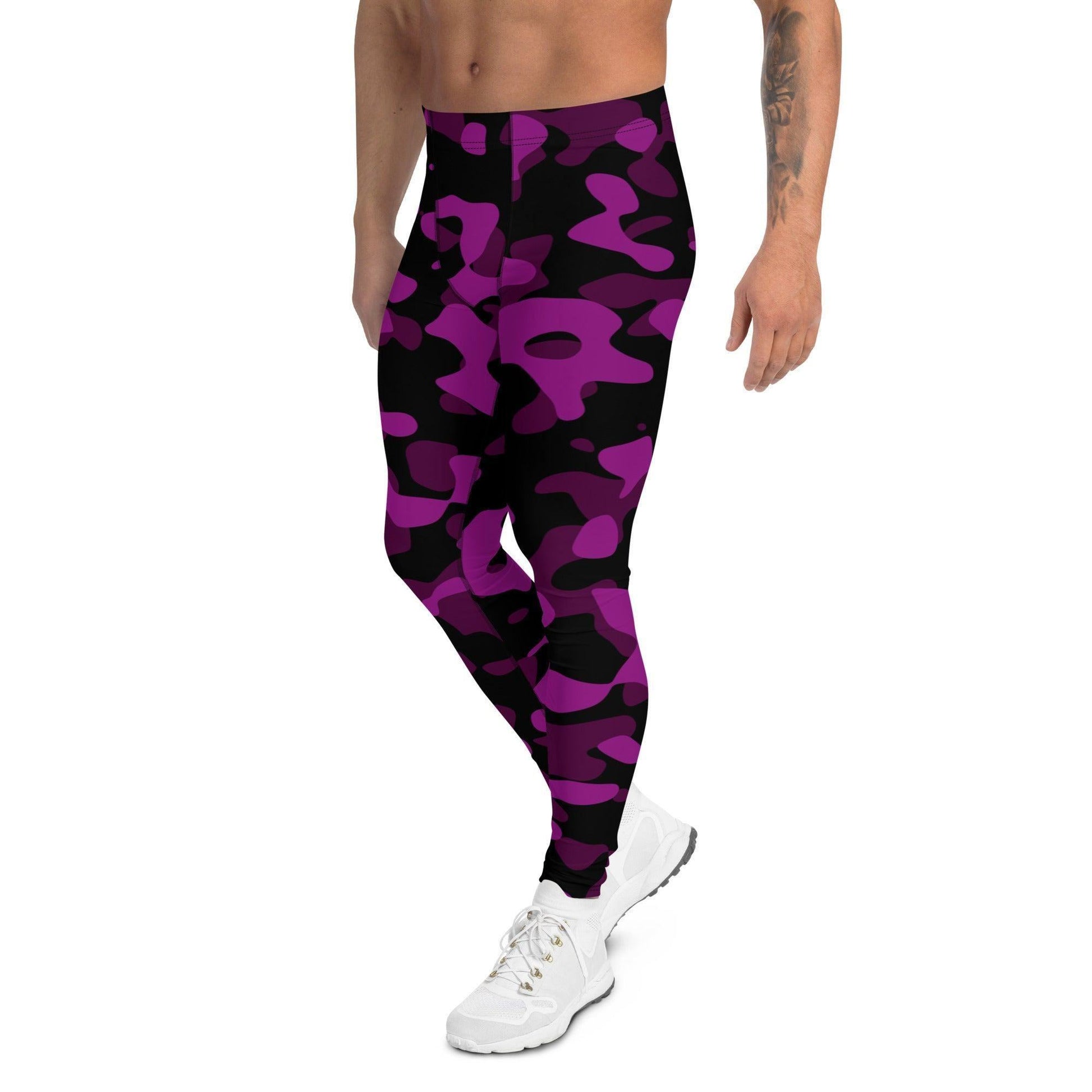 Black Violet Camouflage Herren Leggings Leggings 59.99 aktiv, anliegend, atmungsaktiv, bequem, Bewegungsfreiheit, Black, Camo, Camouflage, dehnbahr, Design, Fashion, Fitness, funktional, Herrenleggings, Laufen, Leggings, Mann, modebewusst, Muster, Outdoor, Passform, Patter, Sport, Sportbekleidung, Style, Tarnmuster, Tragegefühl, Training, Violet, Yoga JLR Design