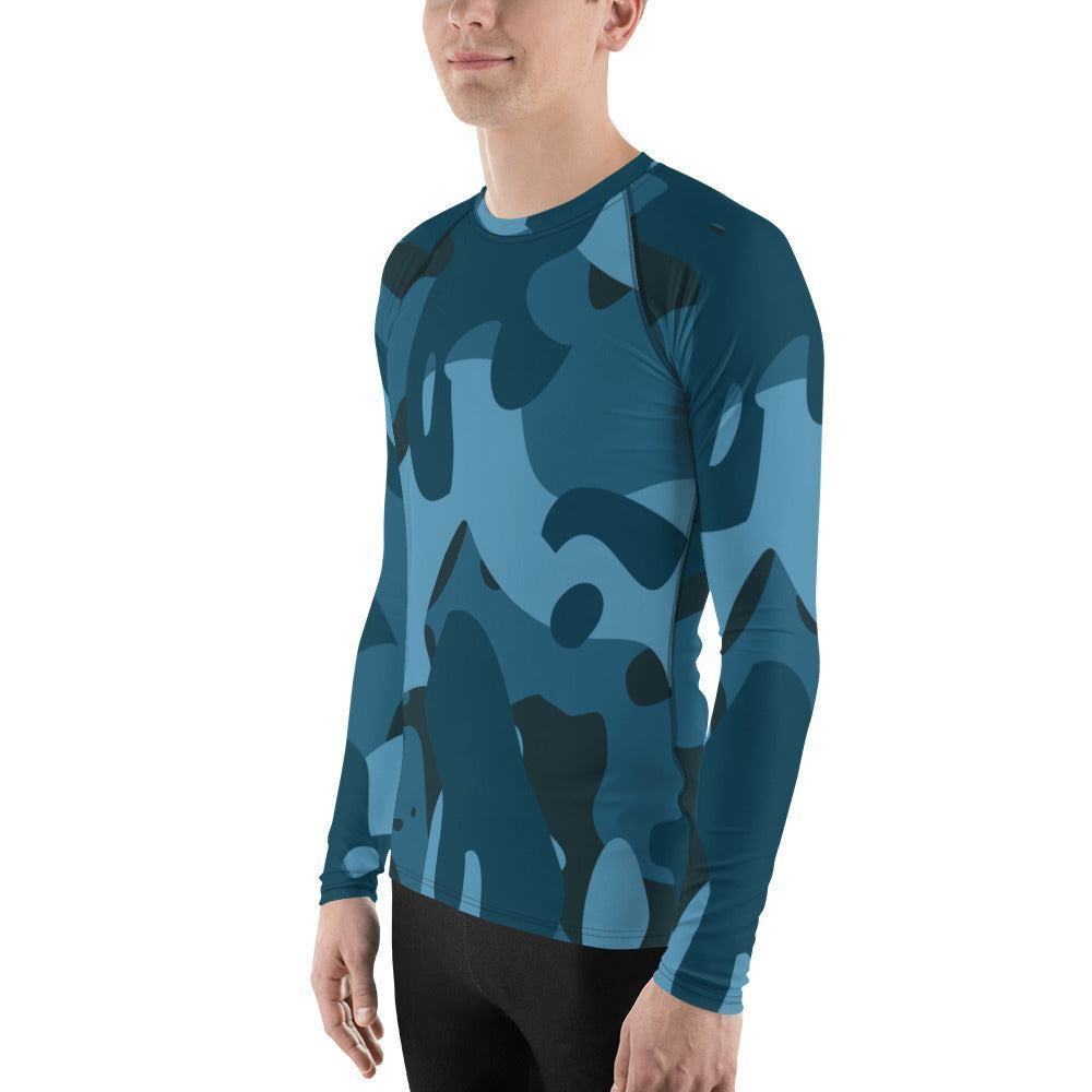 Blaues Camouflage Herren Rash Guard Rash Guard 59.99 4-Wege, Atmungsaktiv, bequem, blau, blue, Camo, Camouflage, Design, Elastan, Fashion, Flachnaht, Guard, Hautschutz, Kompression, Langarmshirt, Mode, Männermode, Outdoor, Pattern, Polyester, Rash, Sand, Schwimmen, Sonnenschutz, Sportbekleidung, Strandmode, Stretchstoff, Style, Surfen, Tarnmuster, trocknend, Wassersport, Wind JLR Design