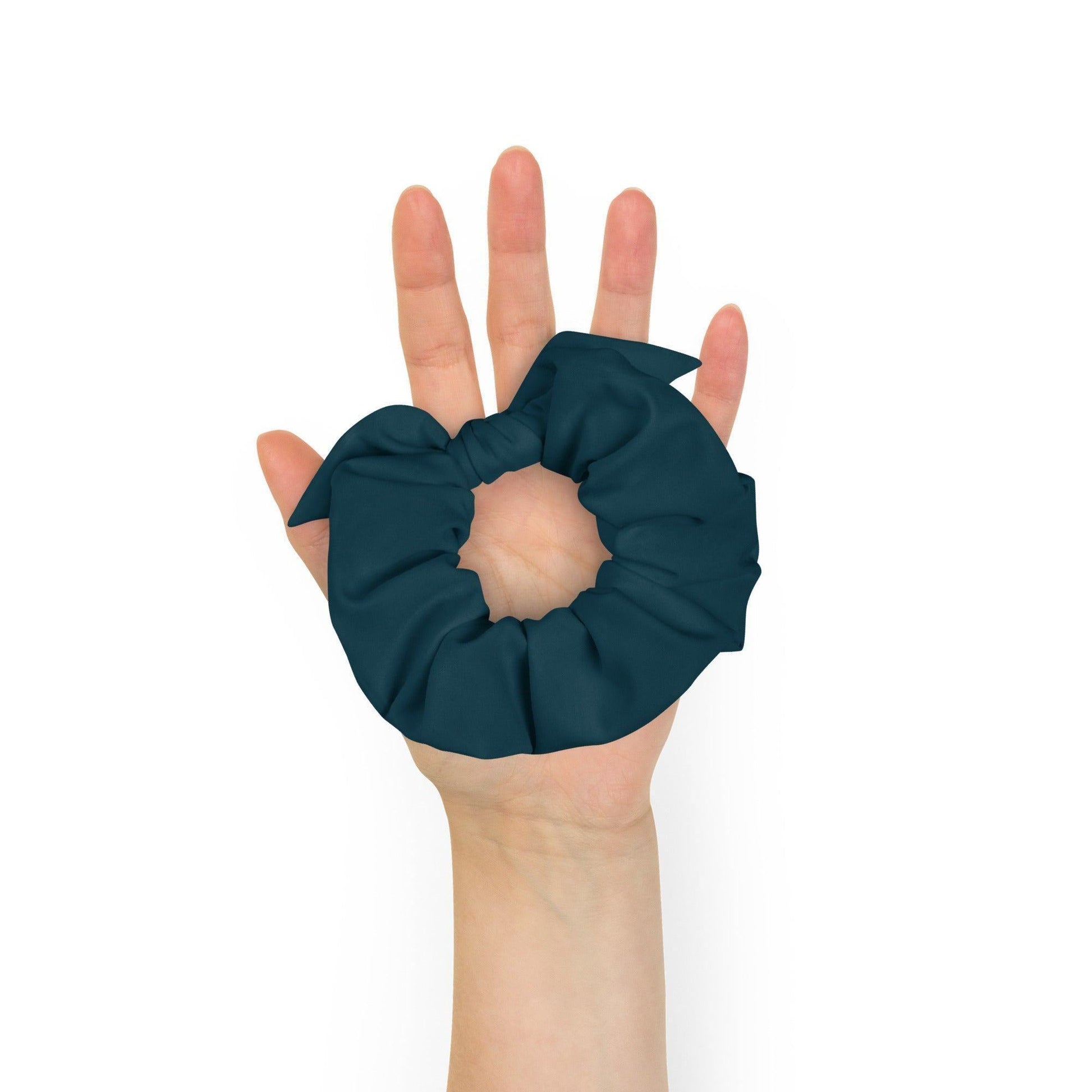 Blauwal Scrunchie Scrunchie 21.99 Abnehmbares, Accessoire, Atmungsaktiv, blau, blauwal, cool, dehnbar, Design, Detail, einfarbig, Elastan, elastische, Farbpalette, Gebrauch, Haargummi, Haarschmuck, Innenseite, lockerer, Look, lässig, Mode, modisch, Outfit, Polyester, sanft, Schleifen, schnell, schont, Scrunchie, stilvoll, Stoff, Streetwear, Stretch, Styling, trocknend, täglicher, Vier, Wege, weicher, Zopf JLR Design