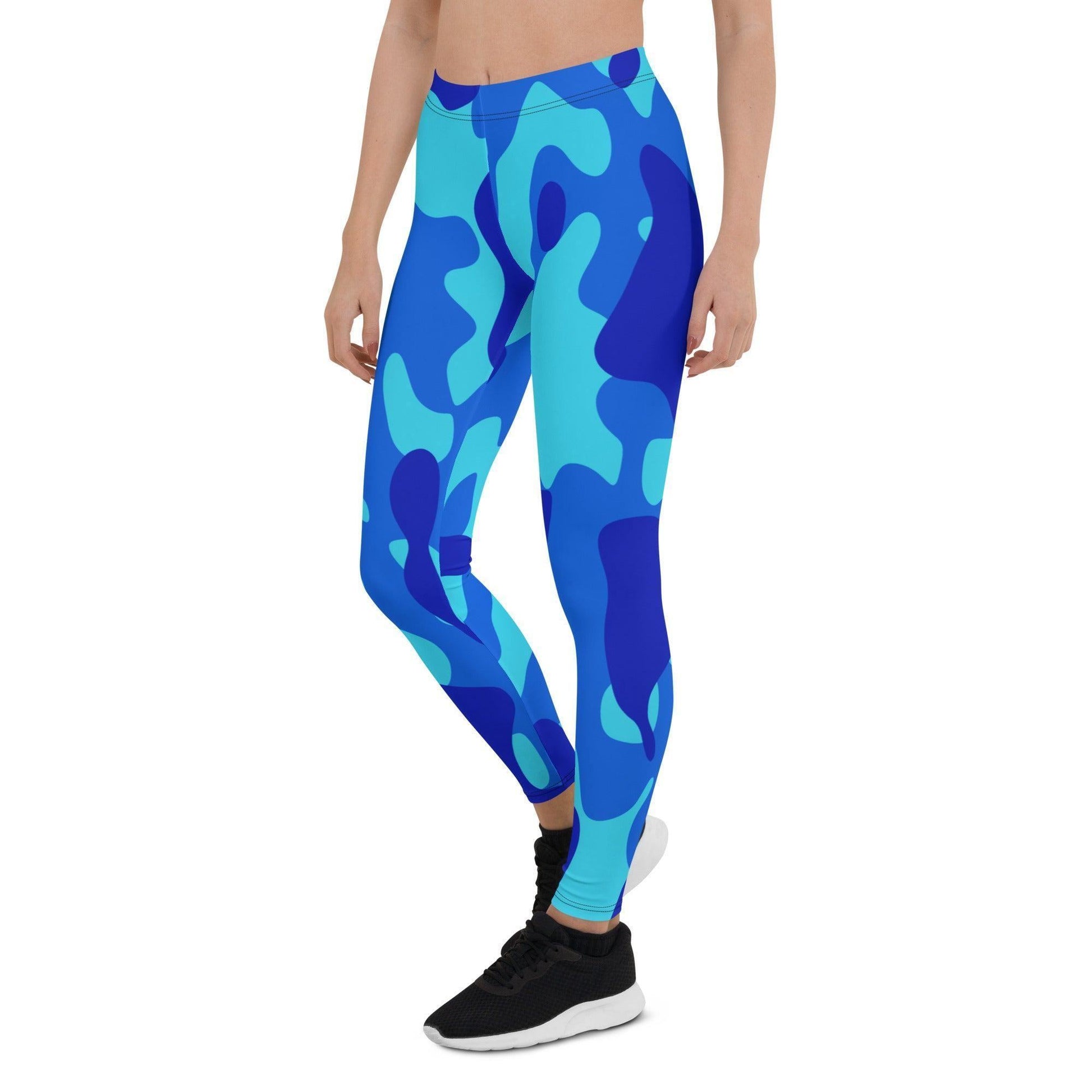 Blue Camouflage Damen Leggings Leggings 59.99 Aktivität, blau, blue, Camo, Camouflage, Damen, Damenmode, dehnbar, Design, einfarbig, elegant, Fashion, figurbetont, Fitness, laufen, Leggings, Mode, Muster, Outfit, Pattern, Pilates, Sportbekleidung, Sportlerin, Streetwear, Stretch, stylisch, Tarnmuster, Tragekomfort, weich, Yoga JLR Design