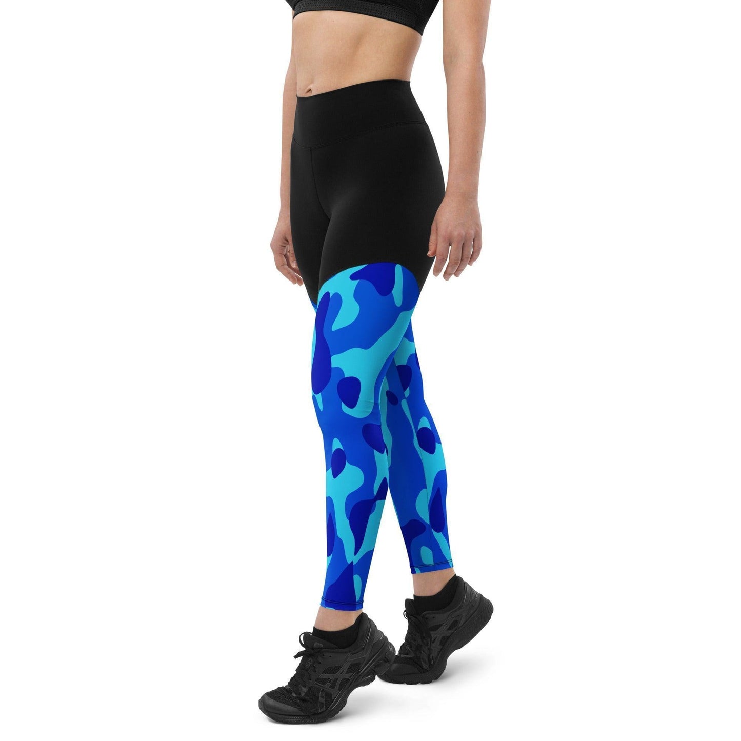 Blue Camouflage Damen Sport Leggings Sport Leggings 62.99 Activewear, atmungsaktiv, auffällig, Bewegungsfreiheit, blau, blickdicht, blue, Camo, Camouflage, Damen, Design, Elastan, eng, Fashion, Feuchtigkeit, Figur, Fitnessstudio, funktional, Gym, Gürtel, Leggings, Mode, Muster, Natur, OEKOTEX100, Passform, Polyamid, Polyester, praktisch, Qualität, Schweiß, Sport, Stoff, Style, Taille, Tarnfarbe, Tarnmuster, Tasche, UPF50, verdichteter, weibliche, Yoga JLR Design