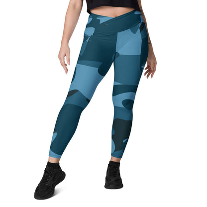 Blue Camouflage Damen V-Bund Leggings mit Taschen V-Bund Leggings 64.99 1 Tasche auf jeder Seite, atmungsaktives Material, blau, Blue, Camo, Camouflage, Damen, Design, Elastan, Fashion, Hoch tailliert, hoher Tragekomfort, Komfort, Mode, Muster, OEKOTEX100, Outfit, Polyester, schmeichelhafter Schnitt, Style, Tarnfarbe, Tarnmuster, UPF50, V Bund Leggings JLR Design