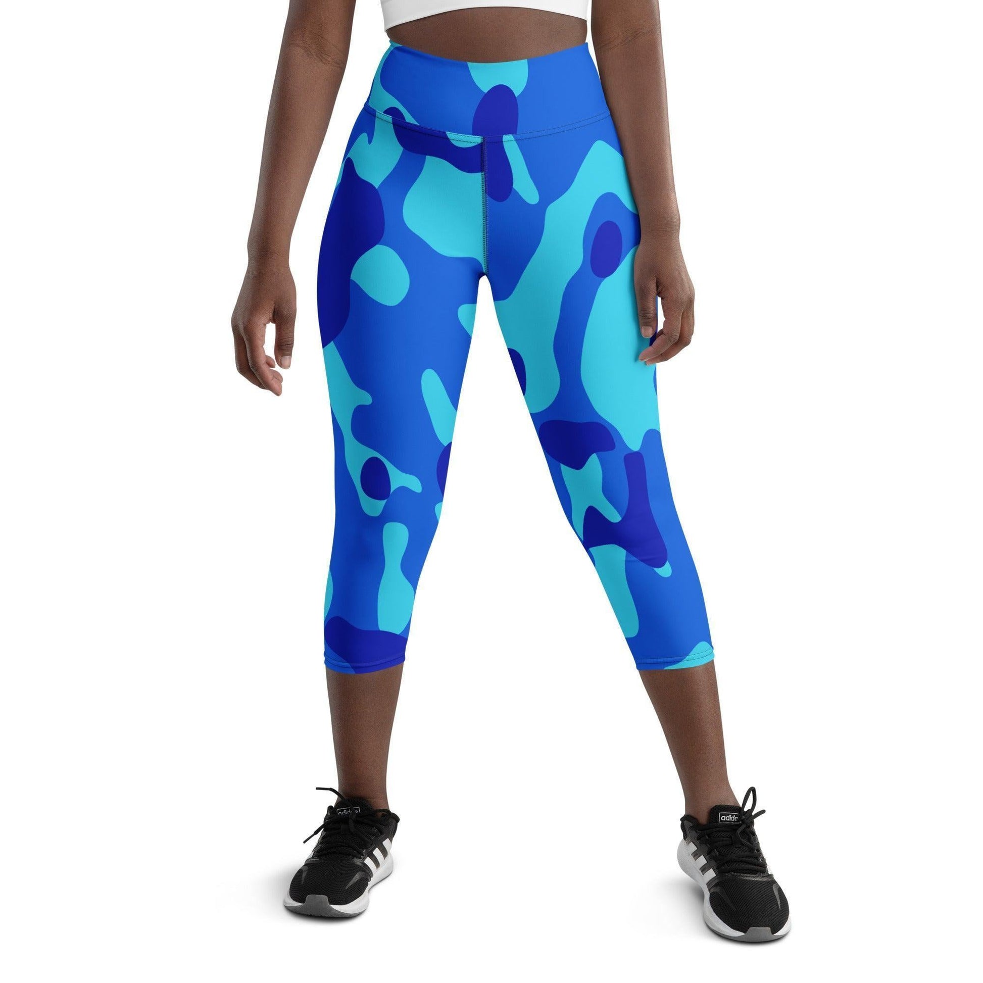 Blue Camouflage Damen Yoga Capri Leggings Yoga Capri Leggings 54.99 Bewebungsfreiheit, Bewegung, blau, Blue, Bund, Camo, Camouflage, Capri, Damen, Design, Elastan, Fashion, Fitness, Fitnessstudio, Flacher, Gummizug, Gym, hochwertig, Körper, Leggings, Material, Mode, Pattern, Polyester, Saum, Session, Sport, Streetwear, Style, Tarnmuster, USF50, Vier-Wege-Stretch, Wadenlang, Yoga JLR Design