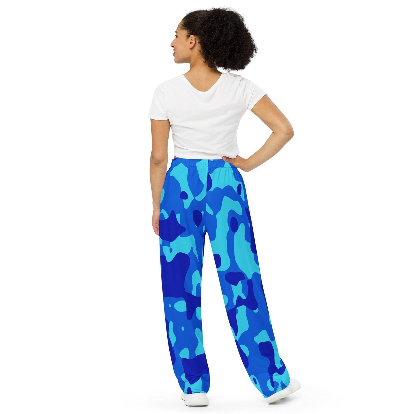 Blue Camouflage Hose mit weitem Bein Hose mit weitem Bein 57.99 atmungsaktiv, Bein, beont, Bewegungsfreiheit, blau, blue, Camo, Camouflage, einfarbig, Elastan, Figur, Hose, Komfort, Kordelzug, leicht, Look, Loungewear, luftige, lässig, Muster, OEKOTEX100, optisch, Passform, Pattern, Polyester, Pyjama, Seitentaschen, Sommer, Stoff, stretch, Taille, Tarnmuster, weitem JLR Design