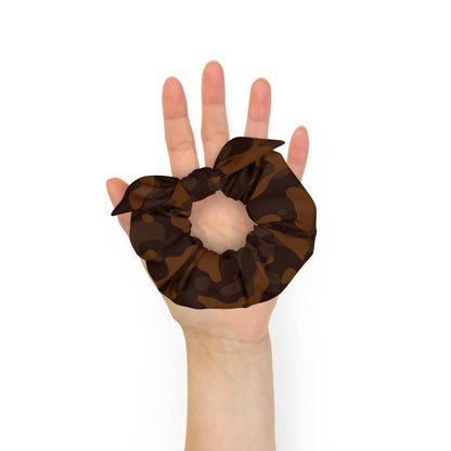 Braun Camouflage Scrunchie Scrunchie 26.99 Abnehmbares, Accessoire, Atmungsaktiv, braun, brown, Camo, Camouflage, cool, dehnbar, Design, Detail, Elastan, elastische, Farbpalette, Gebrauch, Haargummi, Haarschmuck, Innenseite, lockerer, Look, lässig, Mode, modisch, Outfit, Pattern, Polyester, sanft, Schleifen, schnell, schont, Scrunchie, stilvoll, Stoff, Streetwear, Stretch, Styling, Tarnmusster, trocknend, täglicher, Vier, Wege, weicher, Zopf JLR Design