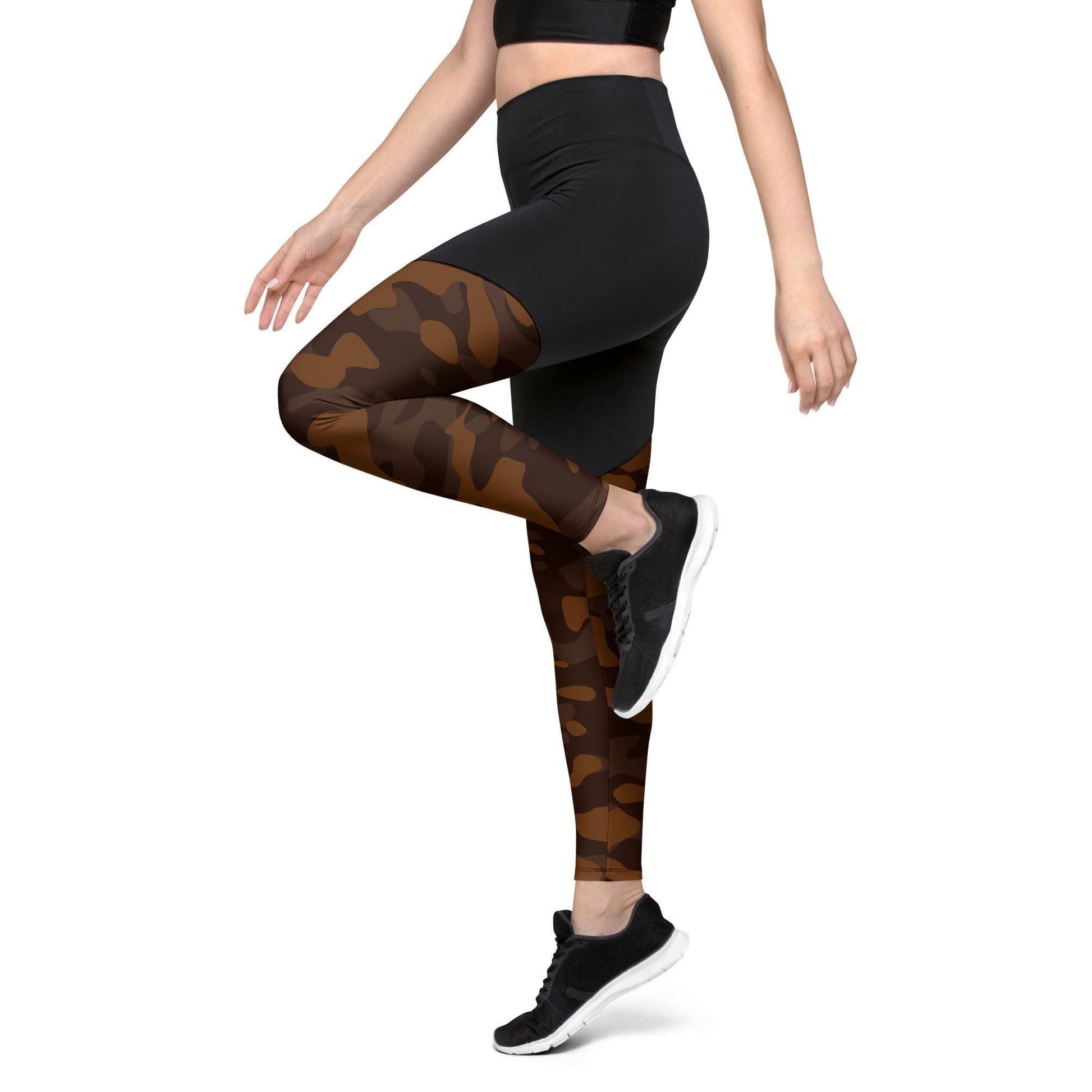 Braune Camouflage Damen Sport Leggings Sport Leggings 62.99 Activewear, atmungsaktiv, auffällig, Bewegungsfreiheit, blickdicht, braun, brown, Camo, Camouflage, Damen, Design, Elastan, eng, Fashion, Feuchtigkeit, Figur, Fitnessstudio, funktional, Gym, Gürtel, Leggings, Mode, Muster, Natur, OEKOTEX100, Passform, Polyamid, Polyester, praktisch, Qualität, Schweiß, Sport, Stoff, Style, Taille, Tarnfarbe, Tarnmuster, Tasche, UPF50, verdichteter, weibliche, Yoga JLR Design