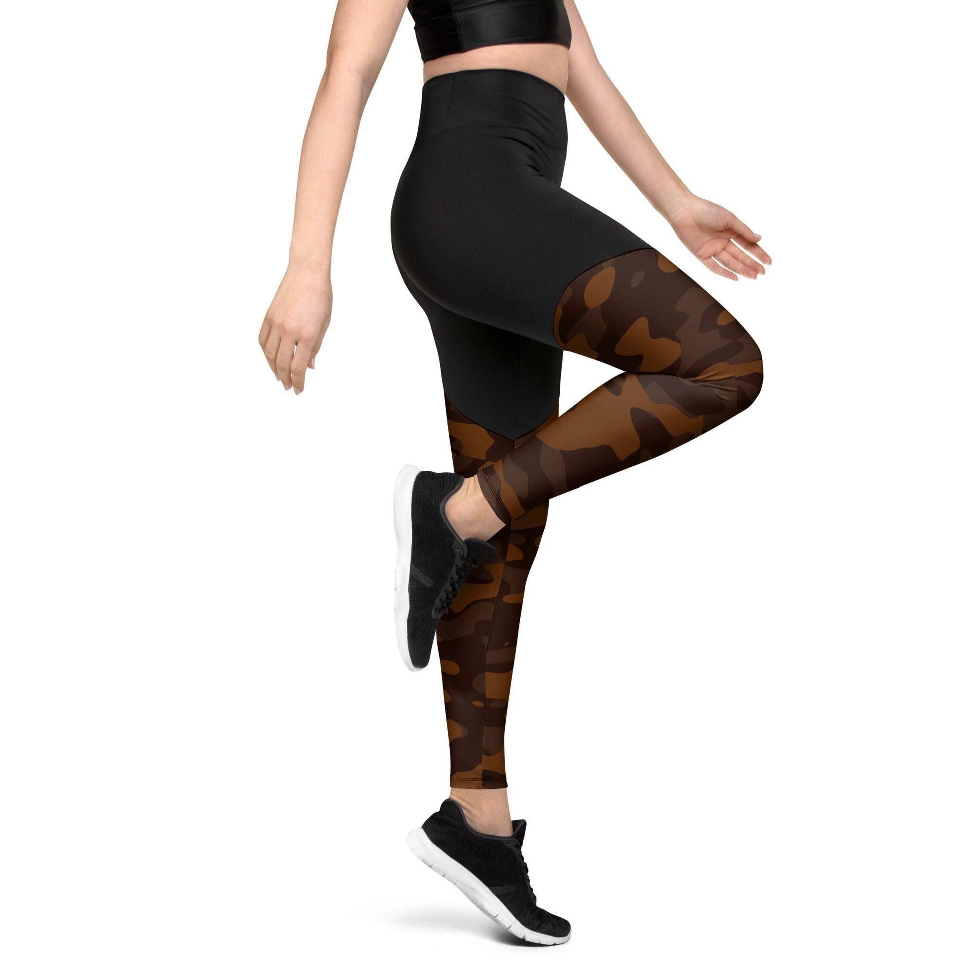 Braune Camouflage Damen Sport Leggings Sport Leggings 62.99 Activewear, atmungsaktiv, auffällig, Bewegungsfreiheit, blickdicht, braun, brown, Camo, Camouflage, Damen, Design, Elastan, eng, Fashion, Feuchtigkeit, Figur, Fitnessstudio, funktional, Gym, Gürtel, Leggings, Mode, Muster, Natur, OEKOTEX100, Passform, Polyamid, Polyester, praktisch, Qualität, Schweiß, Sport, Stoff, Style, Taille, Tarnfarbe, Tarnmuster, Tasche, UPF50, verdichteter, weibliche, Yoga JLR Design