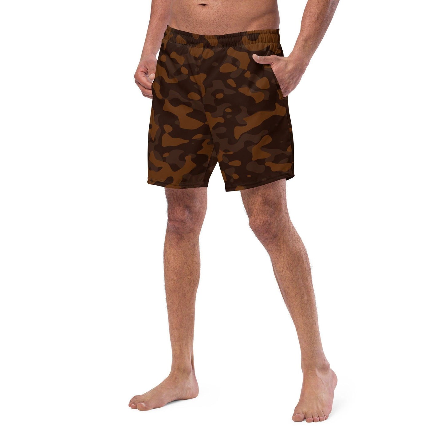 Braune Camouflage Herren Badehose Badehose 64.99 Badehose, Badevergnügen, braun, brown, Camo, Camouflage, Elastan, Herren, Hüftband, Innenfutter, Komfort, Kordelzug, Mann, Muster, Männer, Passform, Pattern, Polyester, Pool, recycelt, Scheuerschutz, See, Tarnmuster, trocknend JLR Design