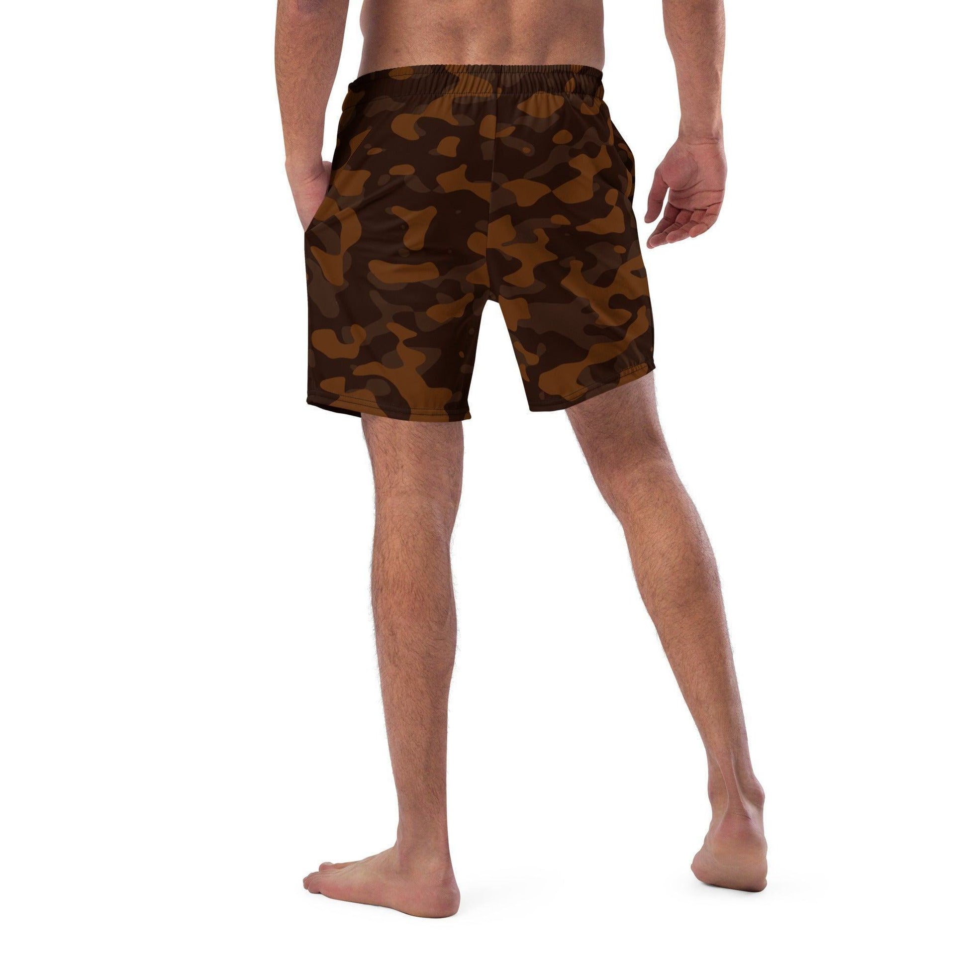 Braune Camouflage Herren Badehose Badehose 64.99 Badehose, Badevergnügen, braun, brown, Camo, Camouflage, Elastan, Herren, Hüftband, Innenfutter, Komfort, Kordelzug, Mann, Muster, Männer, Passform, Pattern, Polyester, Pool, recycelt, Scheuerschutz, See, Tarnmuster, trocknend JLR Design