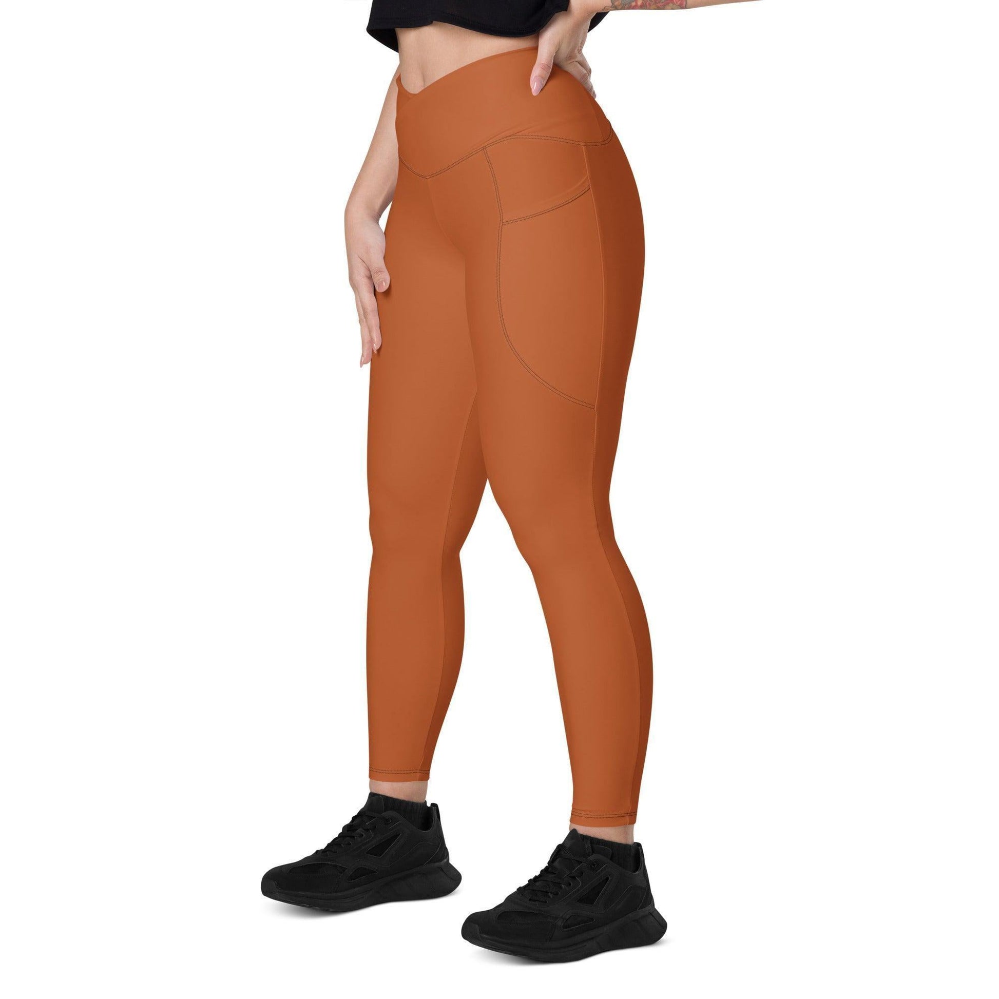 Braune Damen V-Bund Leggings mit Taschen V-Bund Leggings 59.99 1 Tasche auf jeder Seite, atmungsaktives Material, braun, brown, Damen, Design, einfarbig, Elastan, Fashion, Hoch tailliert, hoher Tragekomfort, Komfort, Mode, OEKOTEX100, Outfit, Polyester, schmeichelhafter Schnitt, Style, UPF50, V-Bund Leggings JLR Design