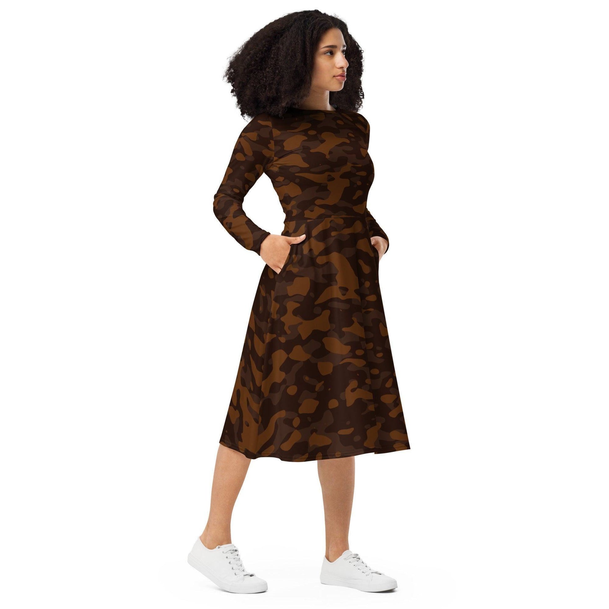 Braunes Camouflage langärmliges Midikleid Midikleid 67.99 Boot-Ausschnitt, braun, brown, camo, camouflage, Damen, Elastan, eng anliegend, Frauen, Jersey, muster, OEKOTEX100, pattern, Polyester, Premium, Seitentaschen, Strickstoff, Taille, Unterteil JLR Design