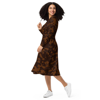 Braunes Camouflage langärmliges Midikleid Midikleid 67.99 Boot-Ausschnitt, braun, brown, camo, camouflage, Damen, Elastan, eng anliegend, Frauen, Jersey, muster, OEKOTEX100, pattern, Polyester, Premium, Seitentaschen, Strickstoff, Taille, Unterteil JLR Design