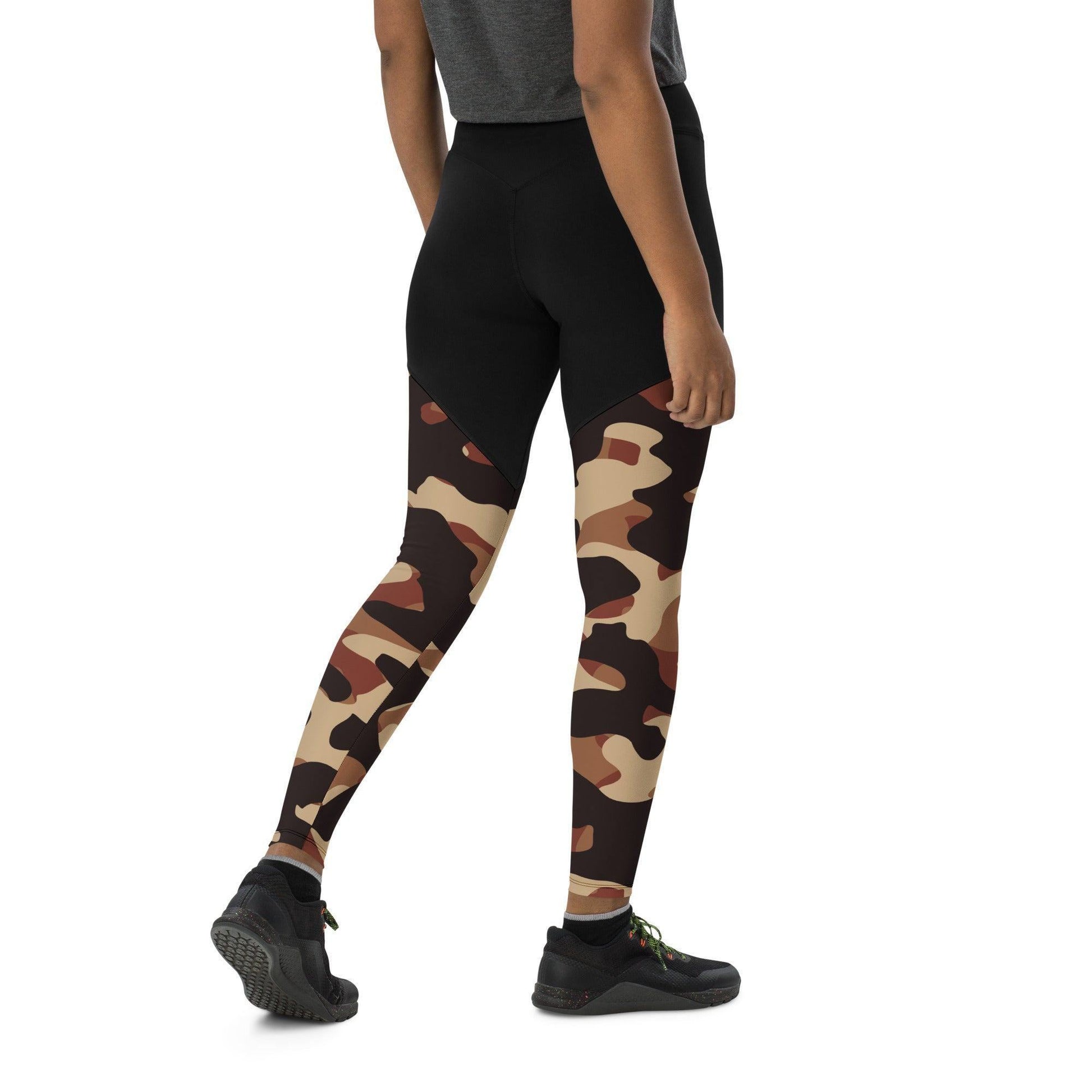 Brown Camouflage Damen Sport Leggings Sport Leggings 62.99 Activewear, atmungsaktiv, auffällig, Bewegungsfreiheit, blickdicht, braun, brown, Camo, Camouflage, Damen, Design, Elastan, eng, Fashion, Feuchtigkeit, Figur, Fitnessstudio, funktional, Gym, Gürtel, Leggings, Mode, Muster, Natur, OEKOTEX100, Passform, Polyamid, Polyester, praktisch, Qualität, Schweiß, Sport, Stoff, Style, Taille, Tarnfarbe, Tarnmuster, Tasche, UPF50, verdichteter, weibliche, Yoga JLR Design