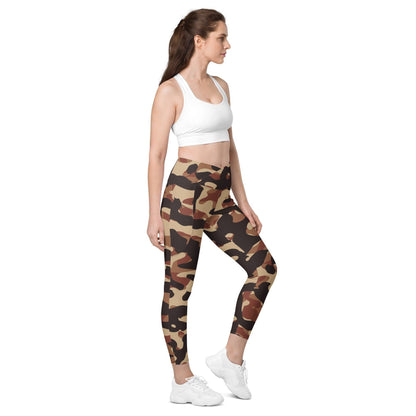 Brown Camouflage Damen V-Bund Leggings mit Taschen V-Bund Leggings 64.99 1 Tasche auf jeder Seite, atmungsaktives Material, braun, brown, Camo, Camouflage, Damen, Design, Elastan, Fashion, Hoch tailliert, hoher Tragekomfort, Komfort, Mode, Muster, OEKOTEX100, Outfit, Polyester, schmeichelhafter Schnitt, Style, Tarnfarbe, Tarnmuster, UPF50, V Bund Leggings JLR Design