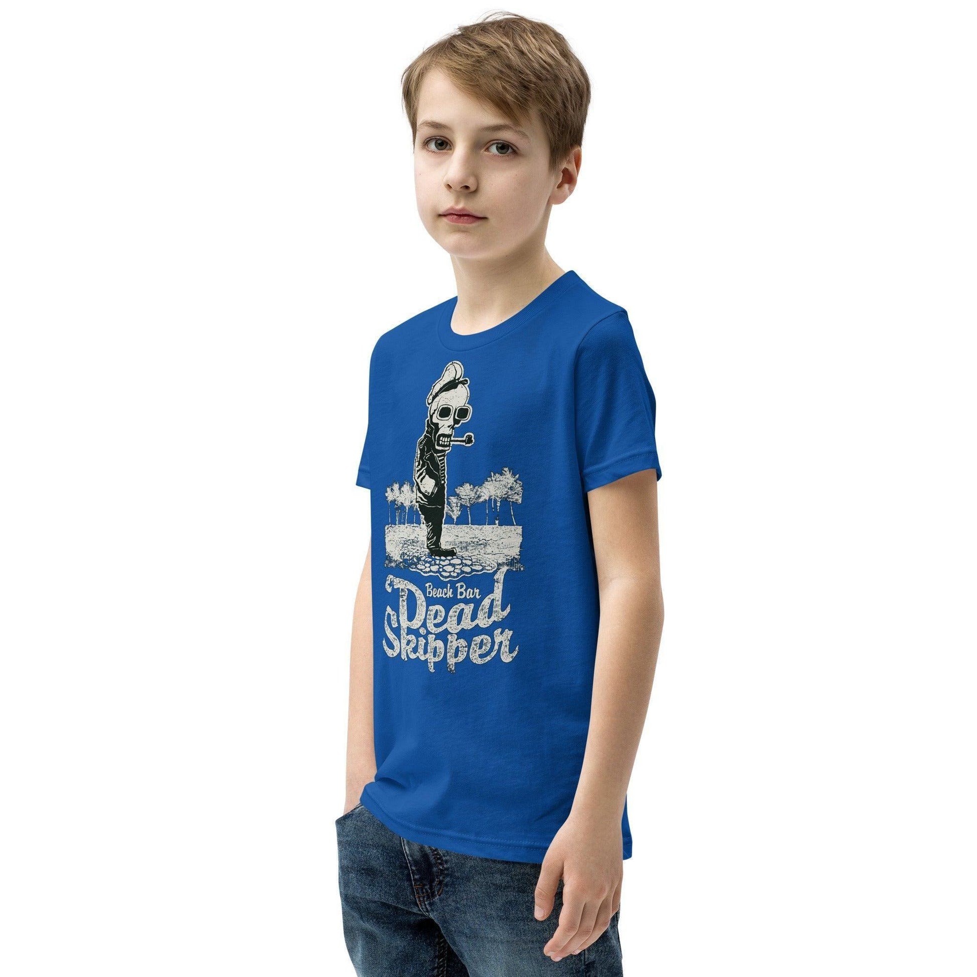 Dead Skipper T-Shirt für Jugendliche T-Shirt 36.99 atmungsaktives, Baumwolle, bequem, Biesennadel, Bündchen, Dead, Freizeit, Jugendliche, Kleidungsstück, Kopfhörerkabel, Kordelzug, Level, lockerer, Material, Must-Have, next, Passform, persönlich, Polyester, Schnitt, Schule, Skipper, Stickdetail, Style, T-Shirt, Tragekomfort, Unisex, vorgeschrumpft JLR Design