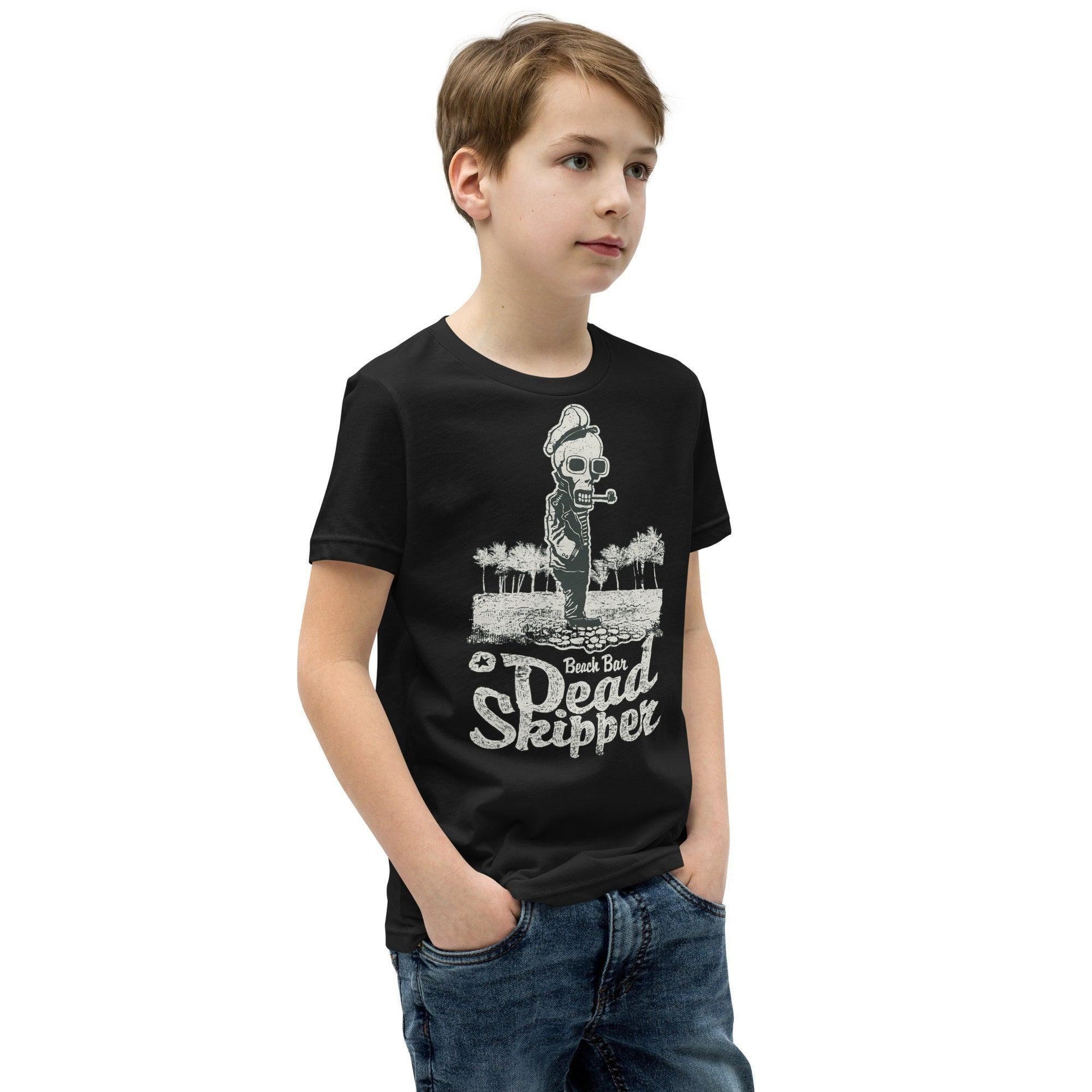 Dead Skipper T-Shirt für Jugendliche T-Shirt 36.99 atmungsaktives, Baumwolle, bequem, Biesennadel, Bündchen, Dead, Freizeit, Jugendliche, Kleidungsstück, Kopfhörerkabel, Kordelzug, Level, lockerer, Material, Must-Have, next, Passform, persönlich, Polyester, Schnitt, Schule, Skipper, Stickdetail, Style, T-Shirt, Tragekomfort, Unisex, vorgeschrumpft JLR Design