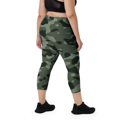 Green Camouflage Damen Capri Leggings Capri Leggings 54.99 Alltag, bequem, Camo, Camouflage, Capri, Damen, Design, Elastan, enganliegend, entspannen, green, grün, Leggings, Mikrofasergarn, Mode, modisch, Muster, Outdoor, Passform, Pattern, Polyester, Sport, Stil, Style, Tarnmuster, USF50, verkürzt, vielseitig, Vier-Wege-Stretch JLR Design