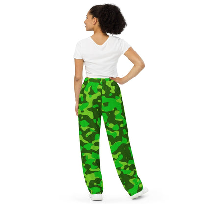 Green Camouflage Hose mit weitem Bein Hose mit weitem Bein 57.99 atmungsaktiv, Bein, beont, Bewegungsfreiheit, Camo, Camouflage, einfarbig, Elastan, Figur, Green, grün, Hose, Komfort, Kordelzug, leicht, Look, Loungewear, luftige, lässig, Muster, OEKOTEX100, optisch, Passform, Pattern, Polyester, Pyjama, Seitentaschen, Sommer, Stoff, stretch, Taille, Tarnmuster, weitem JLR Design