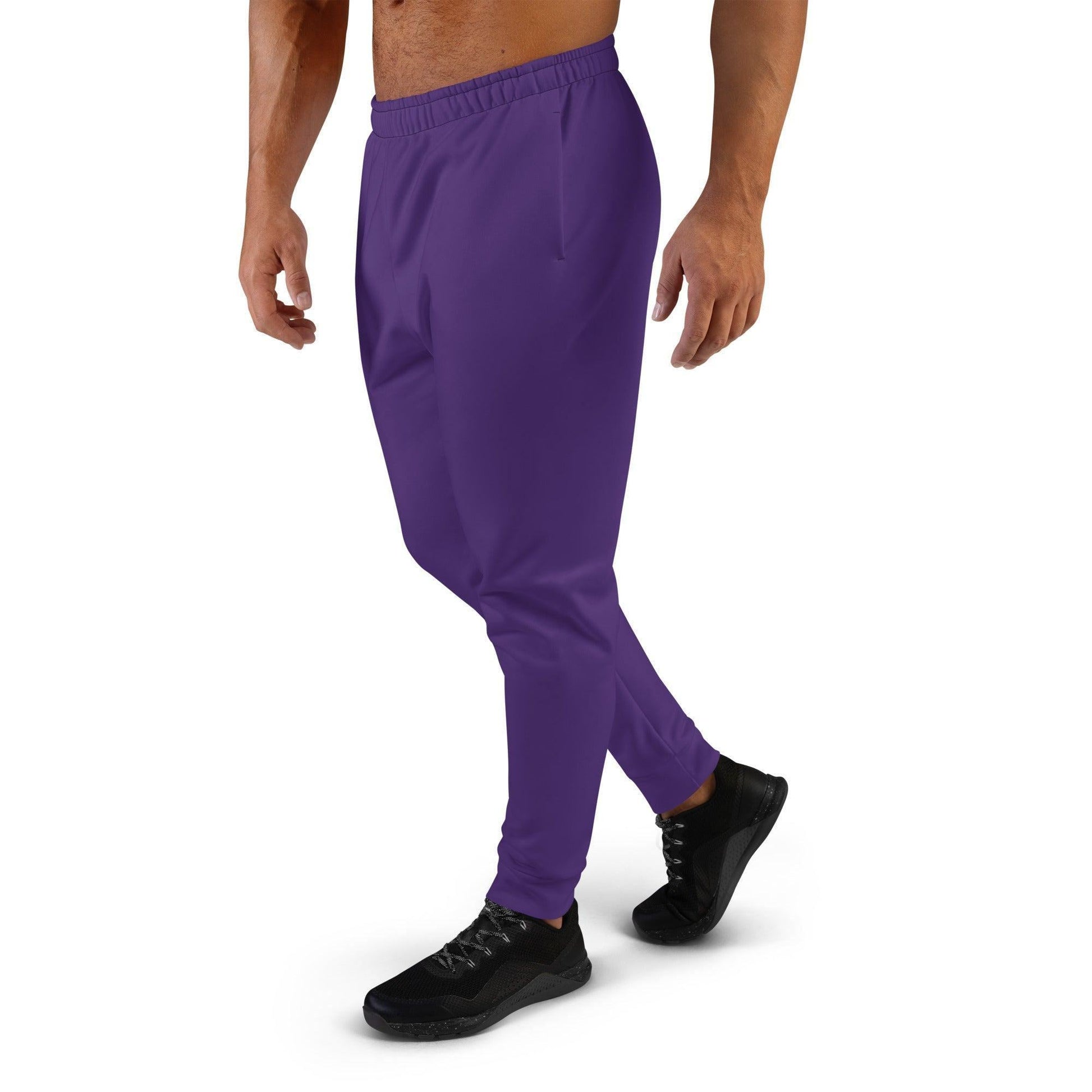 Lila Herren Jogginghose Jogginghose 59.99 atmungsaktiv, Baumwolle, Bündchen, einfarbig, Elastan, Fitness, Fleece, Gym, Herren, Jogginghose, Kordelzug, lila, Mann, Männer, OEKOTEX100, Passform, Passoform, Polyester, purple, Relaxen, schlanke, Sport, Taschen, Tragekomfort JLR Design