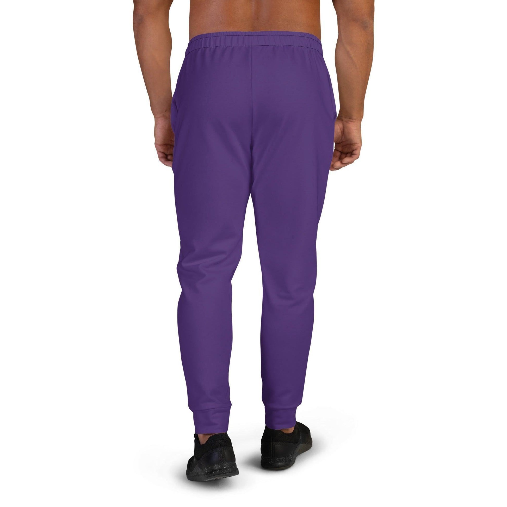 Lila Herren Jogginghose Jogginghose 59.99 atmungsaktiv, Baumwolle, Bündchen, einfarbig, Elastan, Fitness, Fleece, Gym, Herren, Jogginghose, Kordelzug, lila, Mann, Männer, OEKOTEX100, Passform, Passoform, Polyester, purple, Relaxen, schlanke, Sport, Taschen, Tragekomfort JLR Design