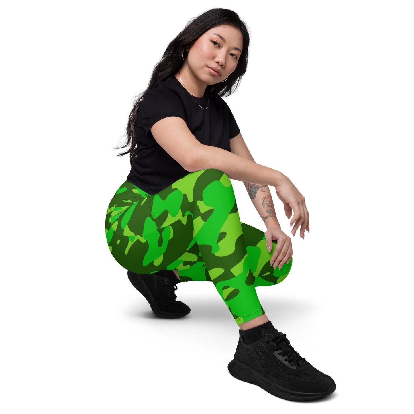 Lime Green Camouflage Damen V-Bund Leggings mit Taschen V-Bund Leggings 64.99 1 Tasche auf jeder Seite, atmungsaktives Material, Camo, Camouflage, Damen, Design, Elastan, Fashion, Green, grün, Hoch tailliert, hoher Tragekomfort, Komfort, Mode, Muster, neon, OEKOTEX100, Outfit, Polyester, schmeichelhafter Schnitt, Style, Tarnfarbe, Tarnmuster, UPF50, V Bund Leggings JLR Design