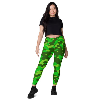 Lime Green Camouflage Damen V-Bund Leggings mit Taschen V-Bund Leggings 64.99 1 Tasche auf jeder Seite, atmungsaktives Material, Camo, Camouflage, Damen, Design, Elastan, Fashion, Green, grün, Hoch tailliert, hoher Tragekomfort, Komfort, Mode, Muster, neon, OEKOTEX100, Outfit, Polyester, schmeichelhafter Schnitt, Style, Tarnfarbe, Tarnmuster, UPF50, V Bund Leggings JLR Design