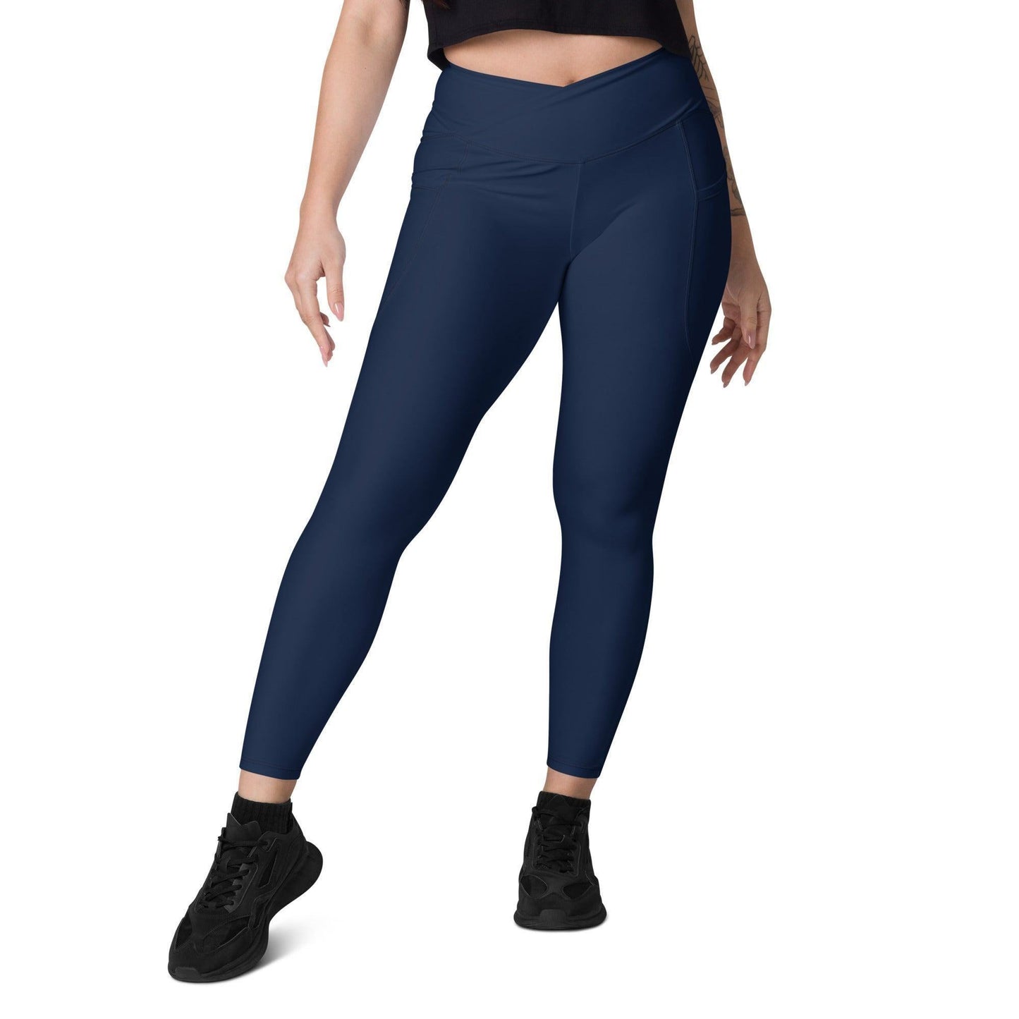 Navy Damen V-Bund Leggings mit Taschen V-Bund Leggings 59.99 1 Tasche auf jeder Seite, atmungsaktives Material, blau, blue, Damen, Design, einfarbig, Elastan, Fashion, Hoch tailliert, hoher Tragekomfort, Komfort, Mode, Navy, OEKOTEX100, Outfit, Polyester, schmeichelhafter Schnitt, Style, UPF50, V-Bund Leggings JLR Design