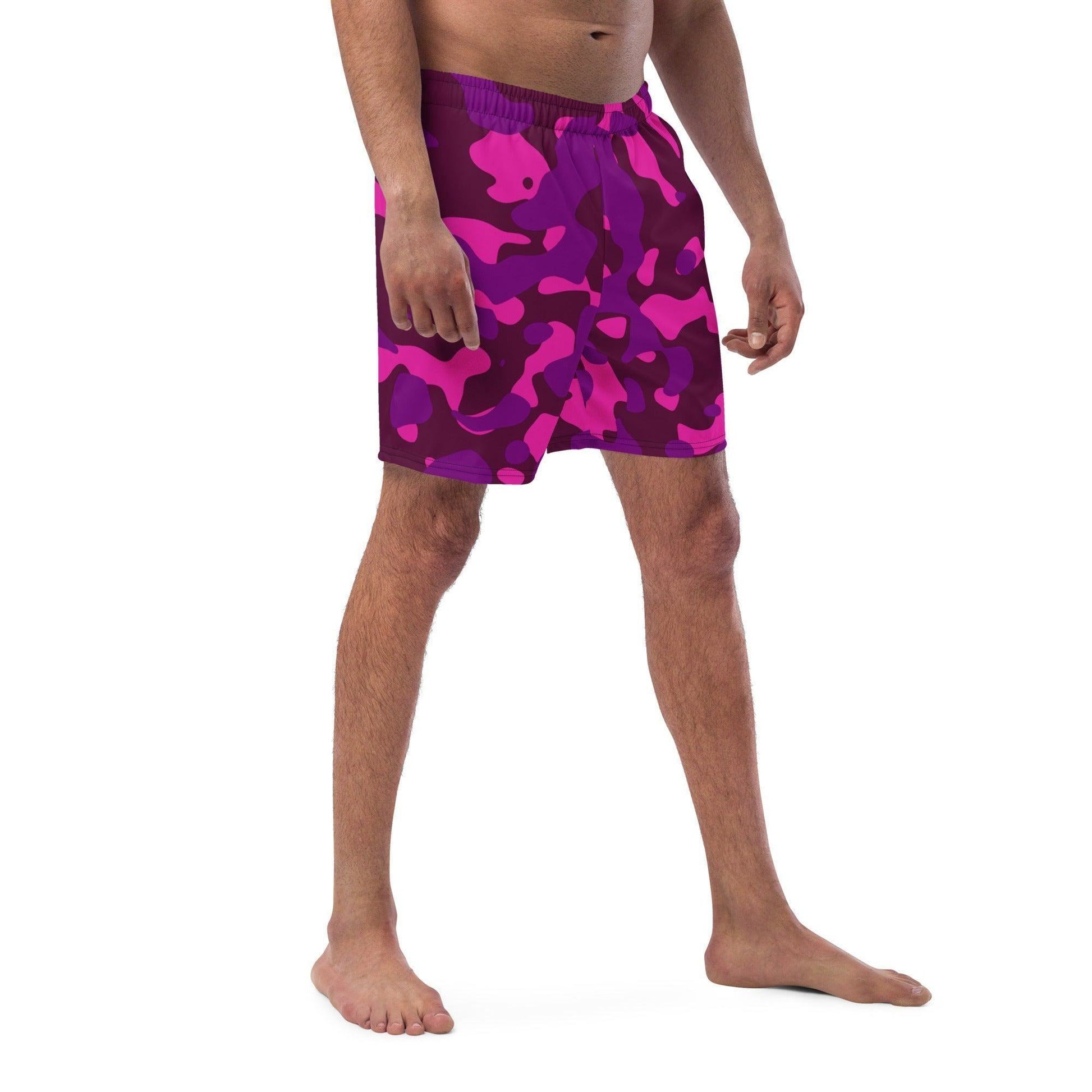 Pink Camouflage Herren Badehosen Badehose 64.99 Badehose, Badevergnügen, Camo, Camouflage, Elastan, Herren, Hüftband, Innenfutter, Komfort, Kordelzug, Mann, Muster, Männer, Passform, Pattern, pink, Polyester, Pool, purple, recycelt, Scheuerschutz, See, Tarnmuster, trocknend JLR Design