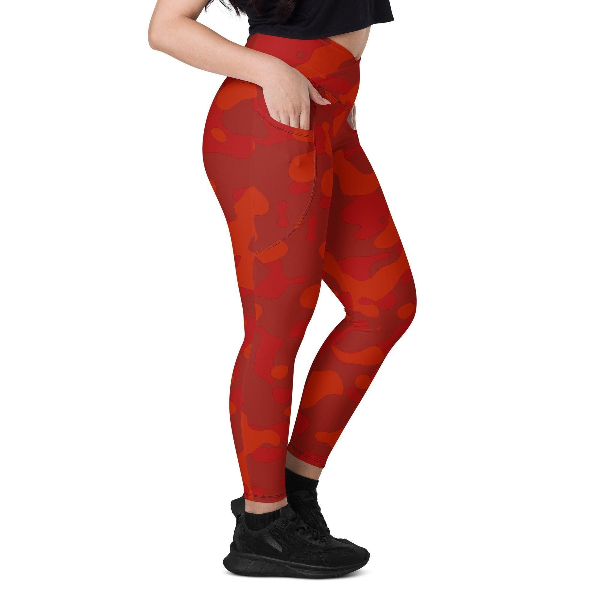 Red Camouflage Damen V-Bund Leggings mit Taschen V-Bund Leggings 64.99 1 Tasche auf jeder Seite, atmungsaktives Material, Camo, Camouflage, Damen, Design, Elastan, Fashion, Hoch tailliert, hoher Tragekomfort, Komfort, Mode, Muster, OEKOTEX100, Orange, Outfit, Polyester, red, rot, schmeichelhafter Schnitt, Style, Tarnfarbe, Tarnmuster, UPF50, V Bund Leggings JLR Design