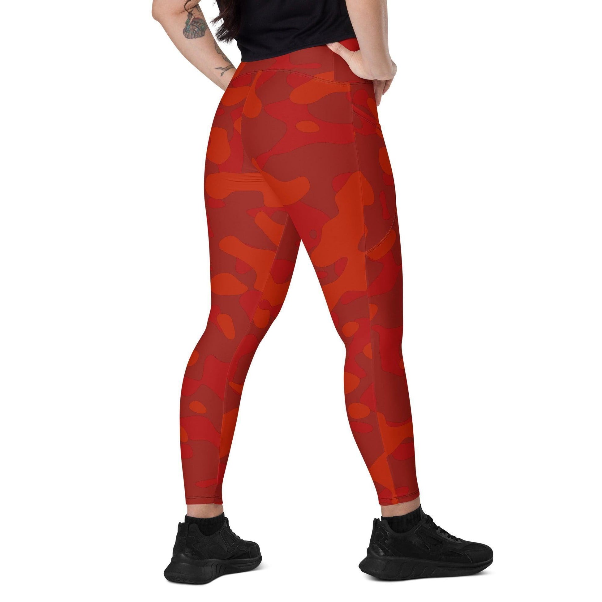 Red Camouflage Damen V-Bund Leggings mit Taschen V-Bund Leggings 64.99 1 Tasche auf jeder Seite, atmungsaktives Material, Camo, Camouflage, Damen, Design, Elastan, Fashion, Hoch tailliert, hoher Tragekomfort, Komfort, Mode, Muster, OEKOTEX100, Orange, Outfit, Polyester, red, rot, schmeichelhafter Schnitt, Style, Tarnfarbe, Tarnmuster, UPF50, V Bund Leggings JLR Design